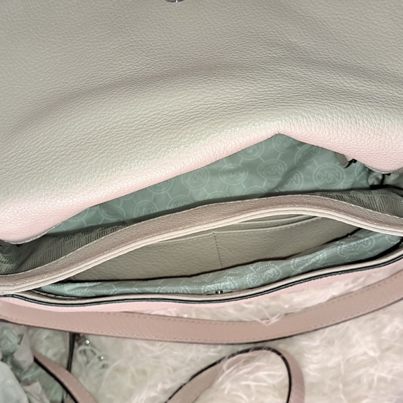 Michael Kors NWTs Bedford Crossbody NWTs - Picture 17 of 17